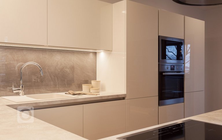 add picture to album