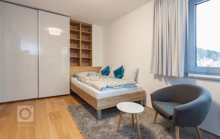 add picture to album