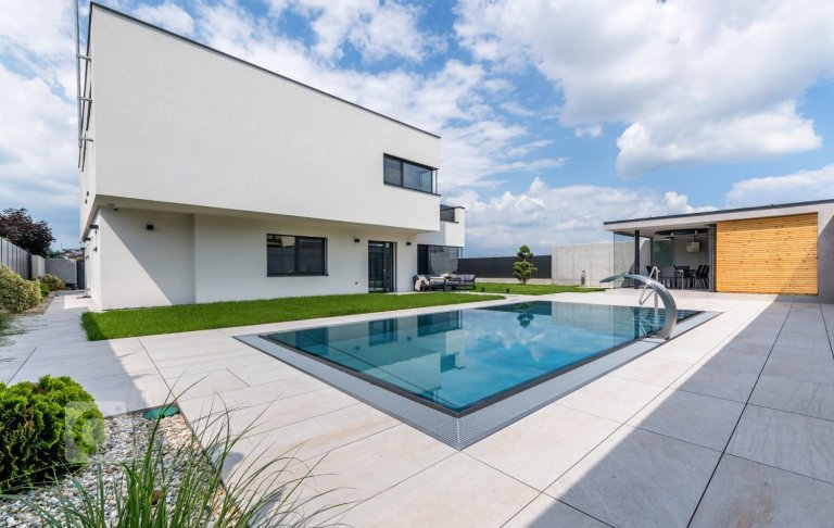 add picture to album