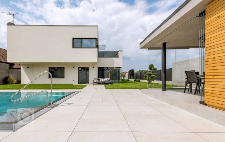 add picture to album