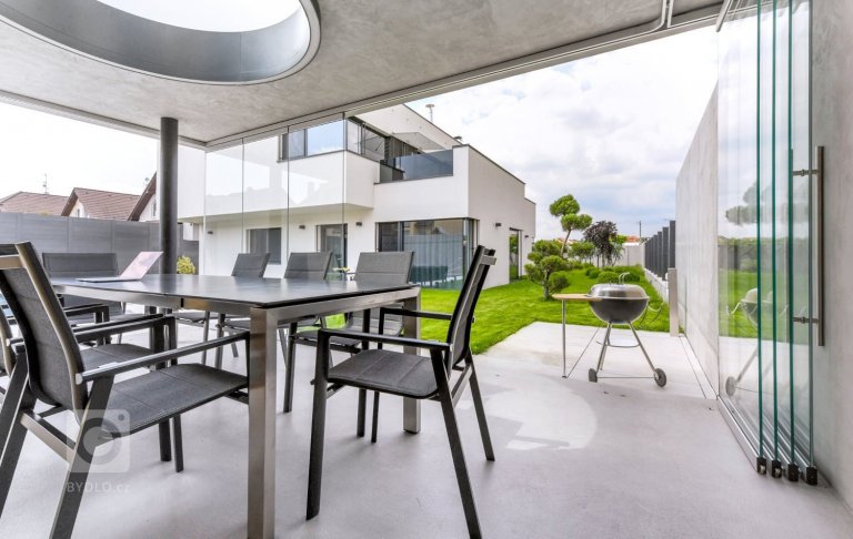 add picture to album