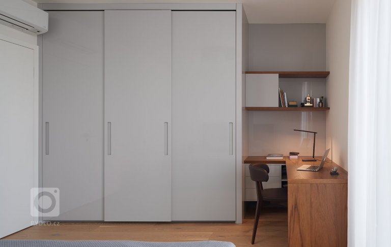 add picture to album