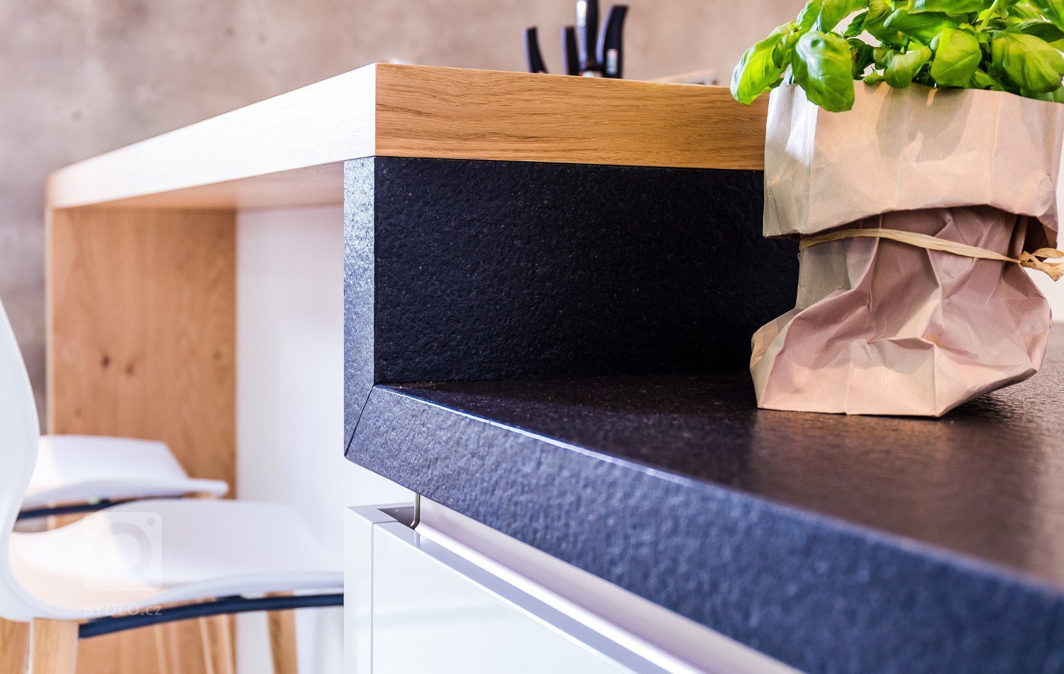 Prohlédněte si moderní dům, který jsme zařizovali na klíč. Kromě nábytku a dveří zaujme pozornost i netradiční&nbsp;zahradní kuchyně.&nbsp;&nbsp;

Celý…