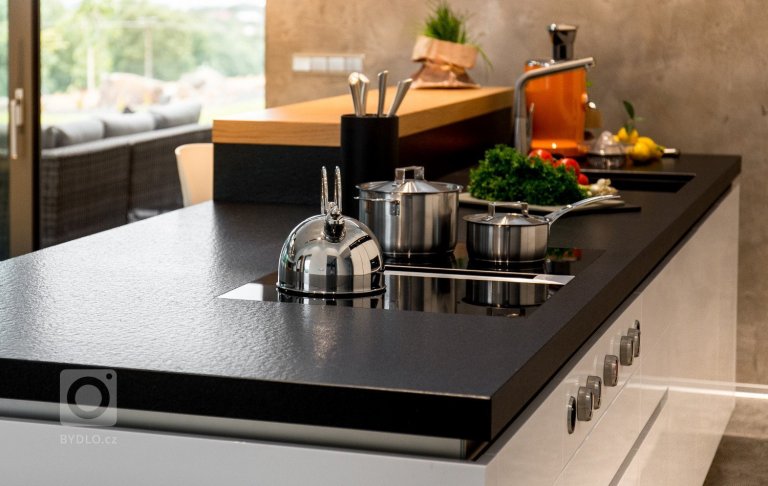 add picture to album