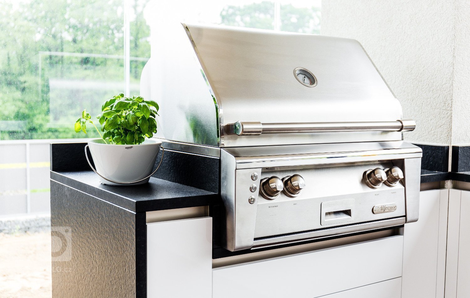 Prohlédněte si moderní dům, který jsme zařizovali na klíč. Kromě nábytku a dveří zaujme pozornost i netradiční&nbsp;zahradní kuchyně.&nbsp;&nbsp;

Celý…