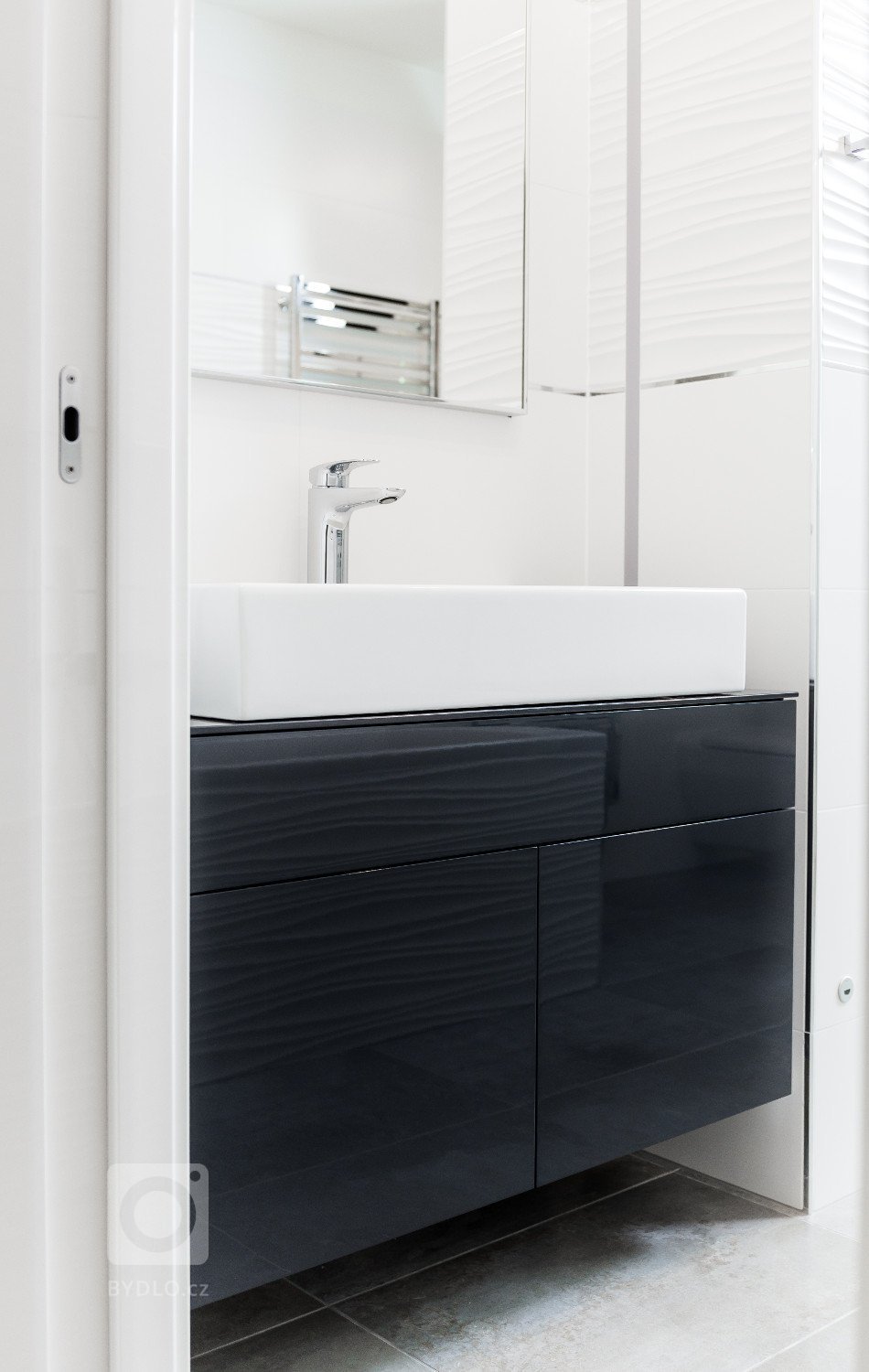 Prohlédněte si moderní dům, který jsme zařizovali na klíč. Kromě nábytku a dveří zaujme pozornost i netradiční&nbsp;zahradní kuchyně.&nbsp;&nbsp;

Celý…