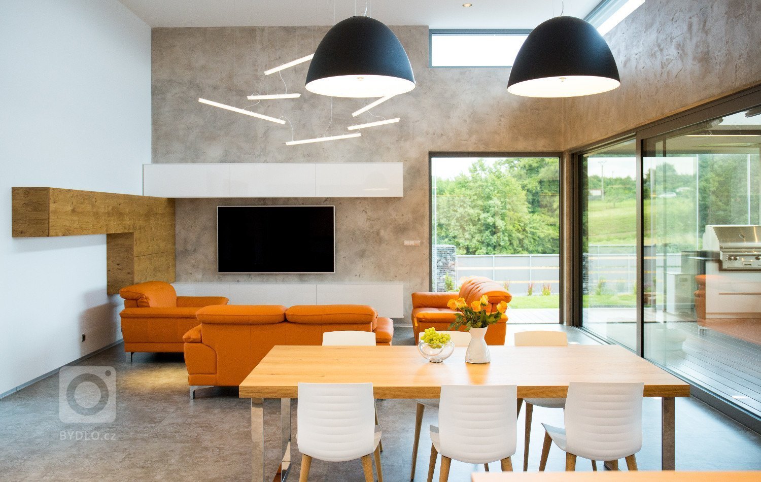 Prohlédněte si moderní dům, který jsme zařizovali na klíč. Kromě nábytku a dveří zaujme pozornost i netradiční&nbsp;zahradní kuchyně.&nbsp;&nbsp;

Celý…