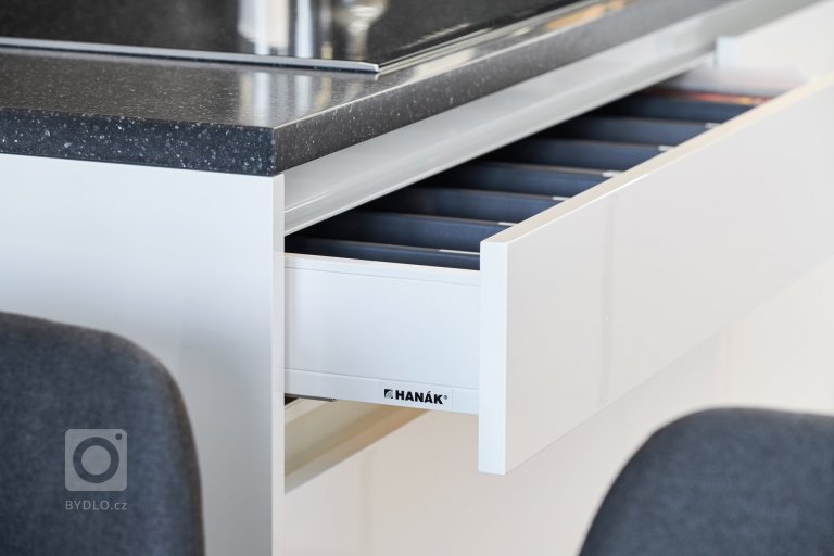 add picture to album