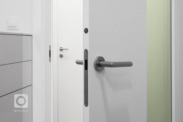 add picture to album