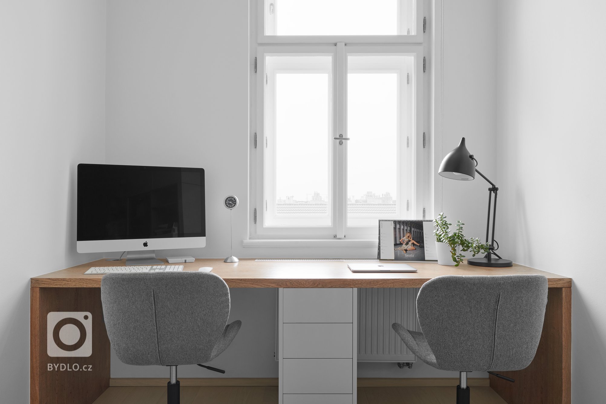 Naprosto dokonalý interiér. Kombinace šedého laku s přírodní dýhou působí velmi luxusně a elegantně. Kuchyně ELITE/LINE s ostrůvkovým řešením nás naprosto…