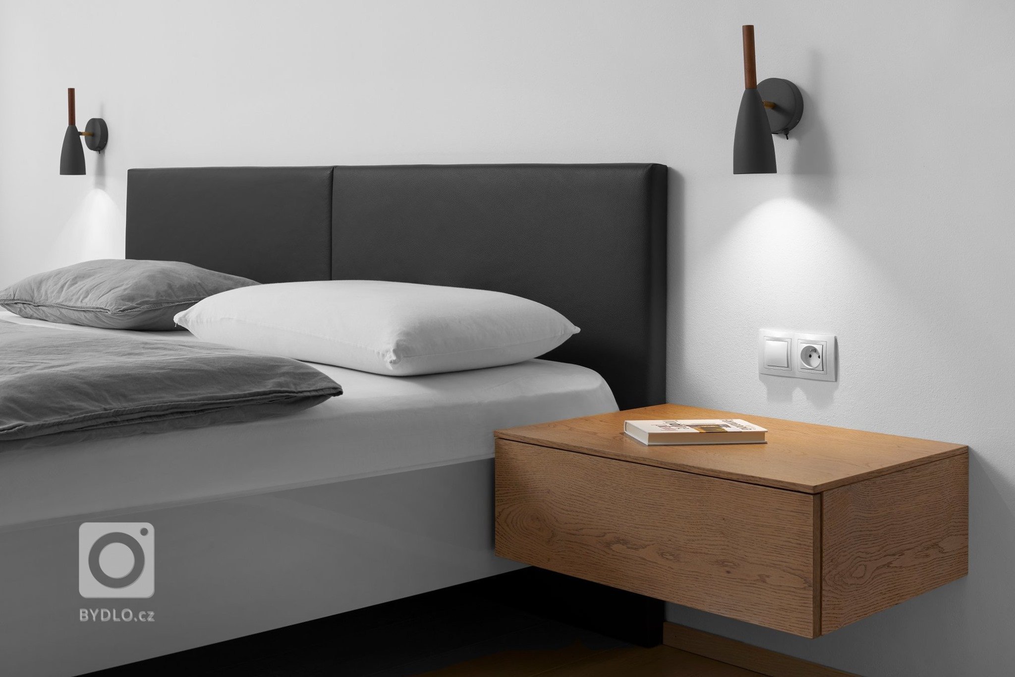 Naprosto dokonalý interiér. Kombinace šedého laku s přírodní dýhou působí velmi luxusně a elegantně. Kuchyně ELITE/LINE s ostrůvkovým řešením nás naprosto…