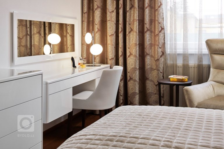 add picture to album