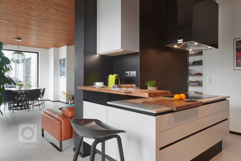 add picture to album