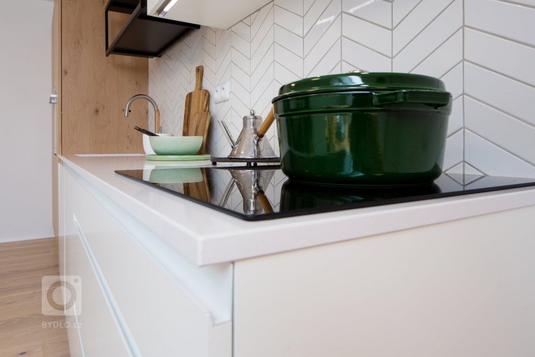 add picture to album