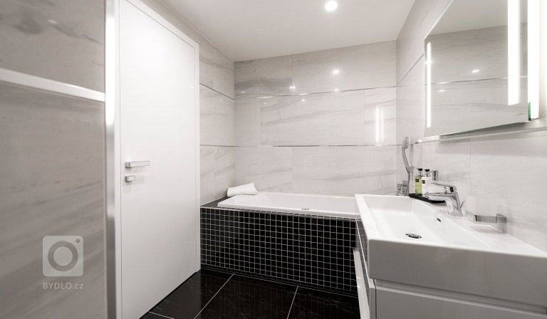 add picture to album