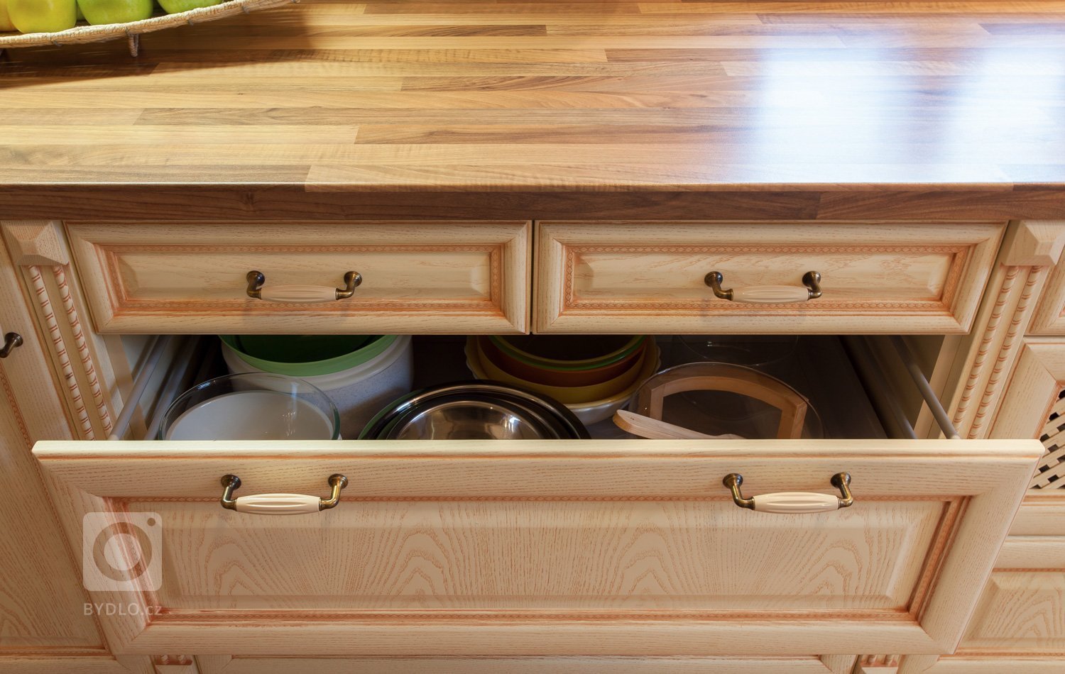 Klasické venkovské kuchyně jsou stále velmi vyhledávané. Obstojí v každé době a nevyjdou z módy, což majitel této kuchyně dobře ví.&nbsp;Je nejoblíbenější…