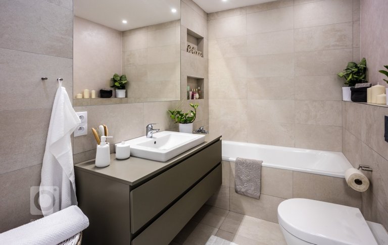 add picture to album