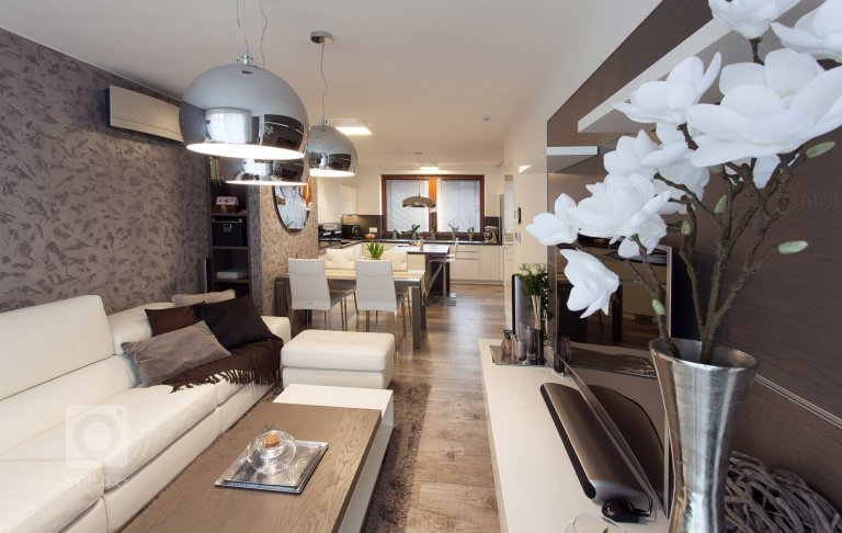 add picture to album