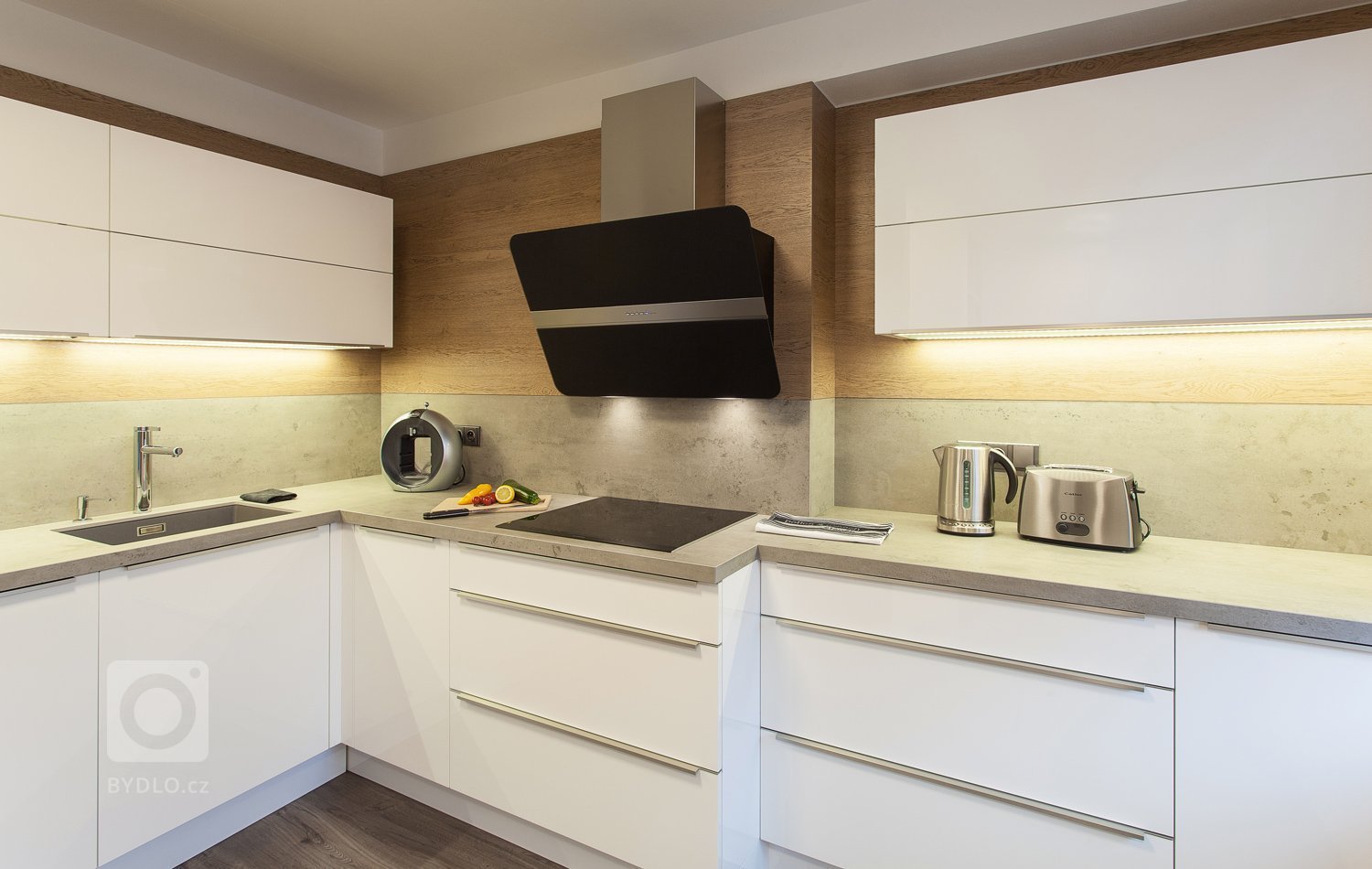 Navazujeme na předchozí realizaci, kde jsme nejprve&nbsp;představili byt rodičů v přízemí.&nbsp;Dnes pokračujeme prohlídkou 1. patra, kde bydlí mladý manželský…