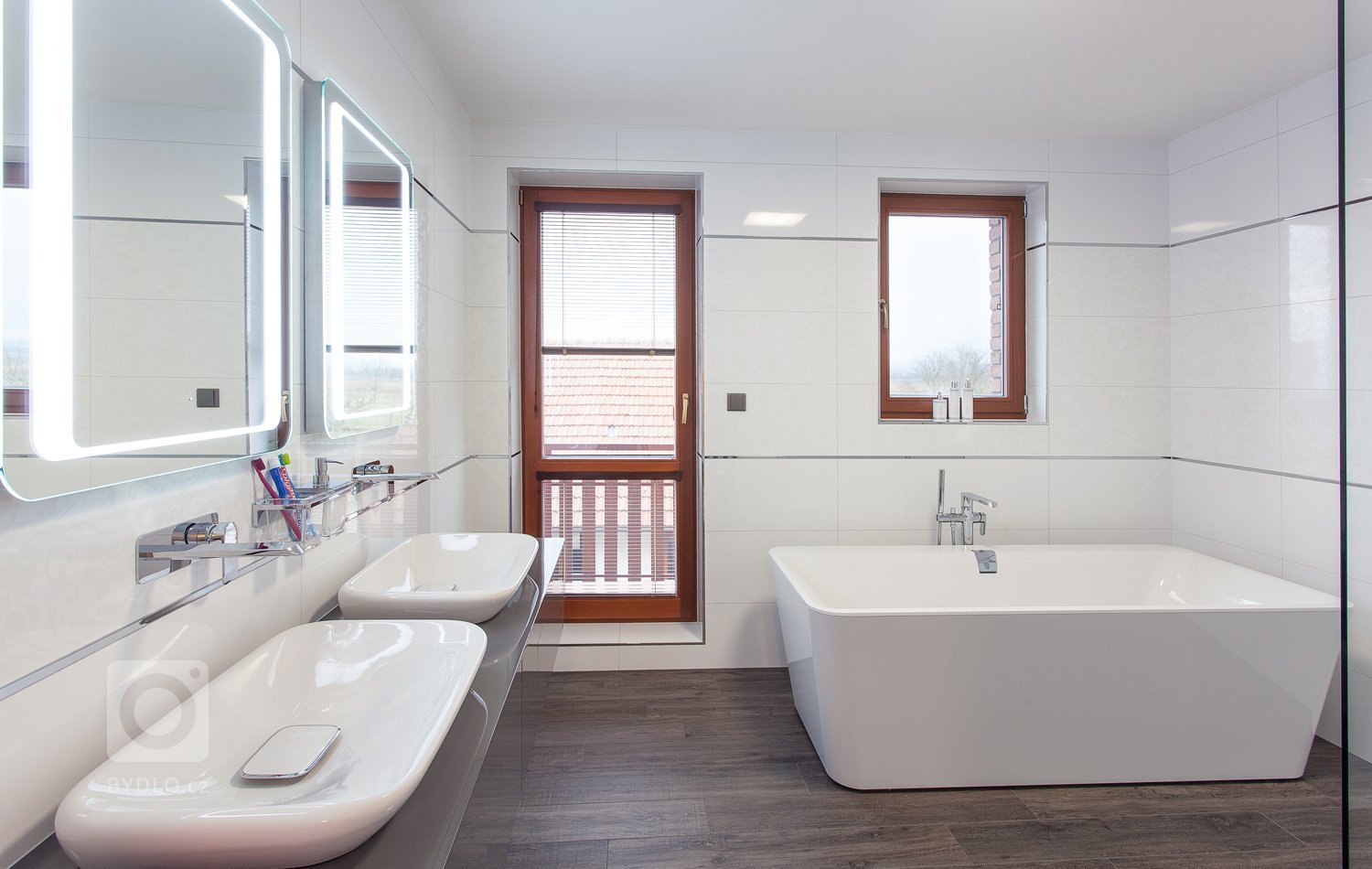 Navazujeme na předchozí realizaci, kde jsme nejprve&nbsp;představili byt rodičů v přízemí.&nbsp;Dnes pokračujeme prohlídkou 1. patra, kde bydlí mladý manželský…