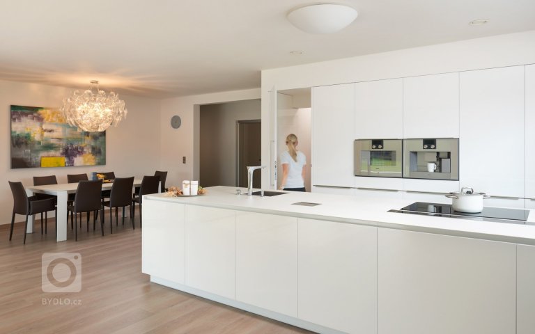 add picture to album