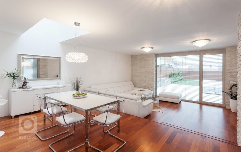 add picture to album