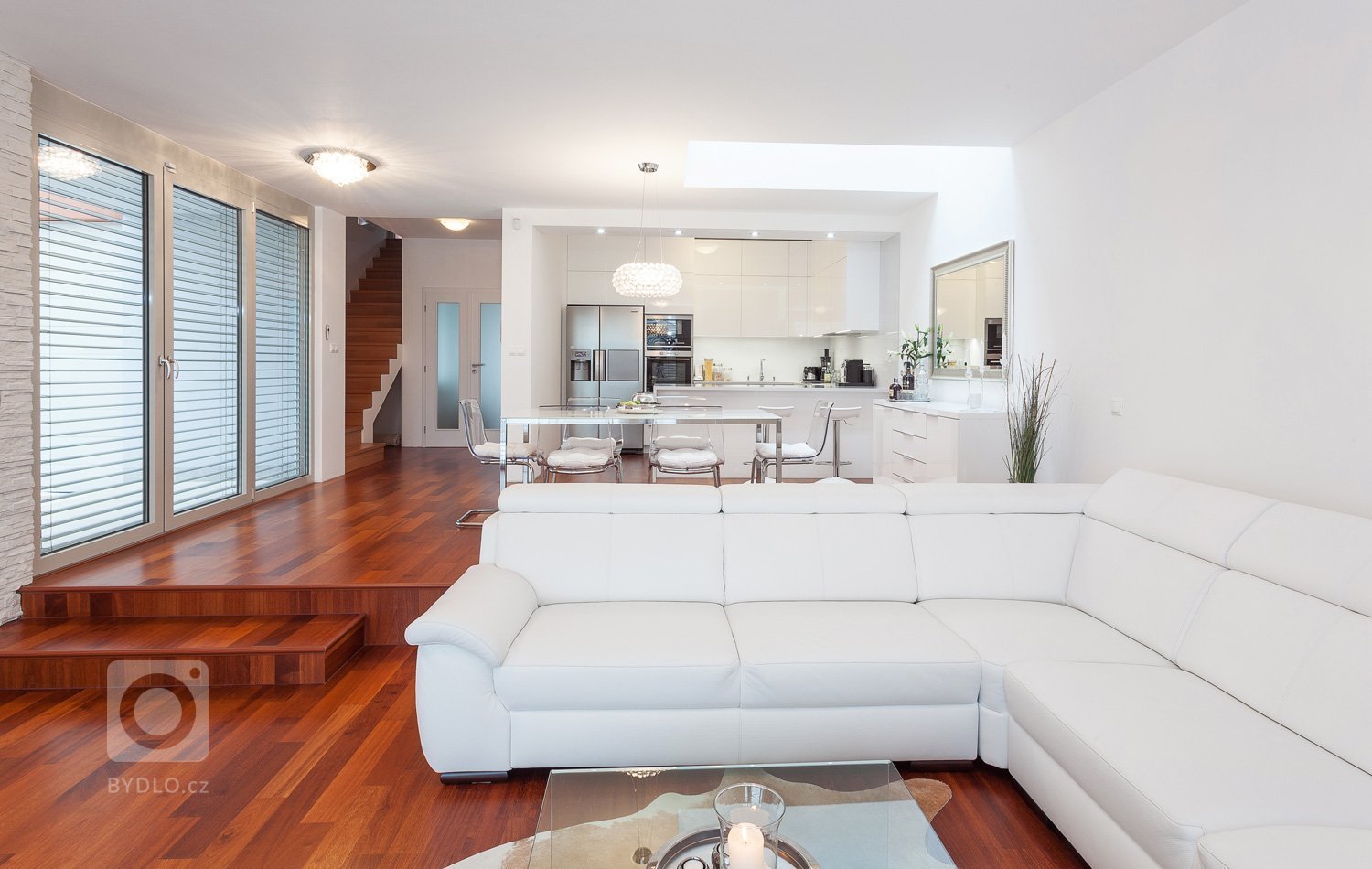 Každý domov představuje určitou skládanku vypovídající o vkusu, a potřebách jeho majitelů.&nbsp;Majitelka tohoto domu miluje moderní design, proto měla ihned…