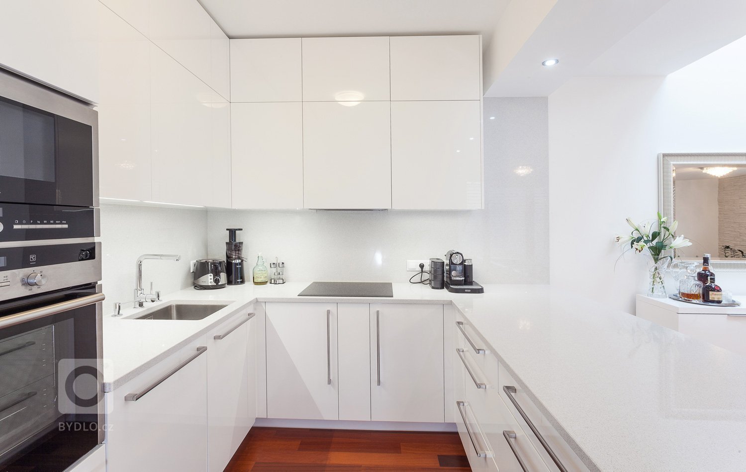 Každý domov představuje určitou skládanku vypovídající o vkusu, a potřebách jeho majitelů.&nbsp;Majitelka tohoto domu miluje moderní design, proto měla ihned…