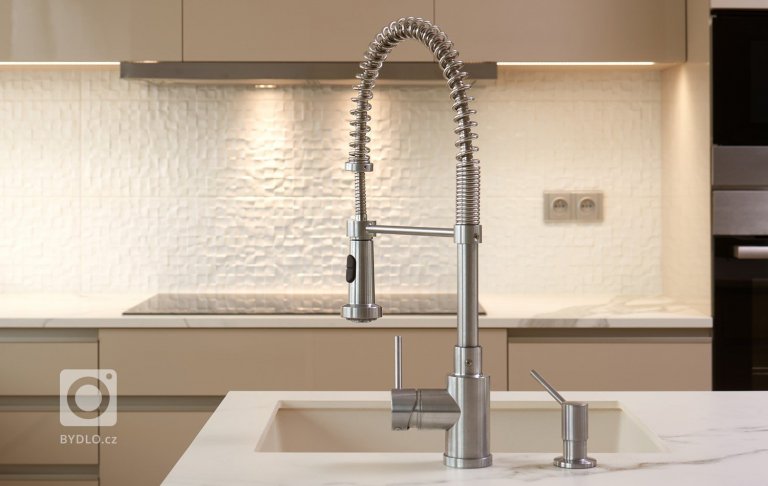 add picture to album