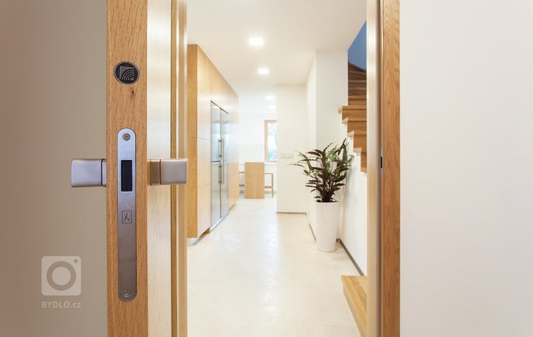 add picture to album