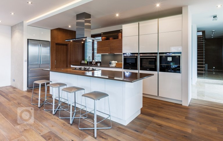 add picture to album