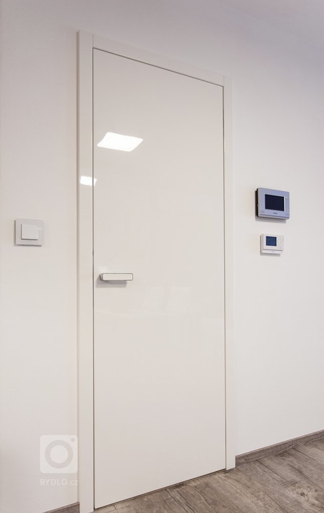 Rádi bychom vám představili jedinečnou realizaci dvougeneračního rodinného domu, který byl rekonstruován a kompletně nově vybaven nábytkem a dveřmi HANÁK.…