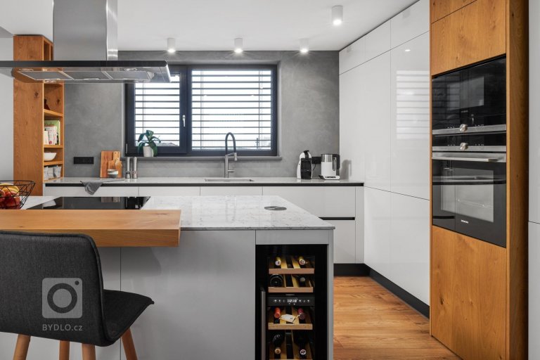 add picture to album