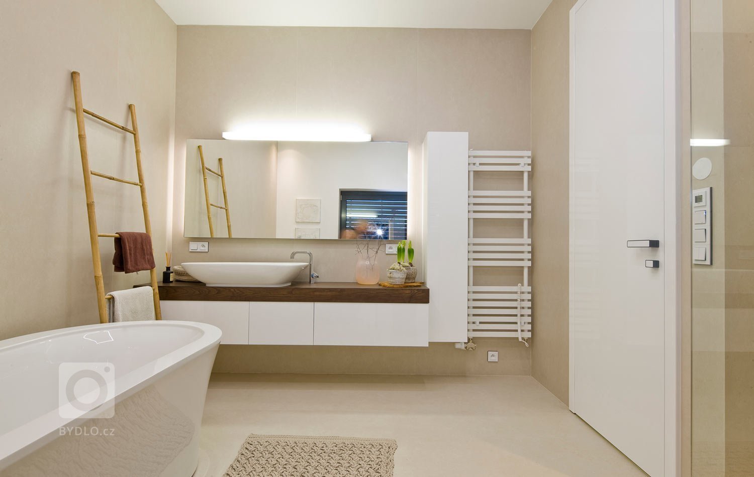 Moderní víceúrovňový dům s interiérovým nábytkem HANÁK na míru.&nbsp;Tento dům je zařízen zcela dle našeho Interior conceptu. Veškerý nábytek včetně dveří je…