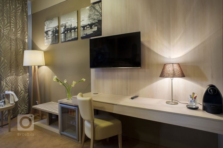 add picture to album