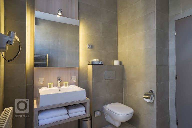 add picture to album