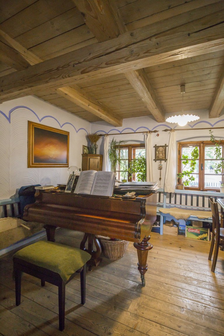 Rekonstrukce památky lidové architektury u Vyškova. Dům je postaven z nepálených cihel, omítnutý z exteriéru i interiéru hliněnou omítkua opatřený prodyšným…