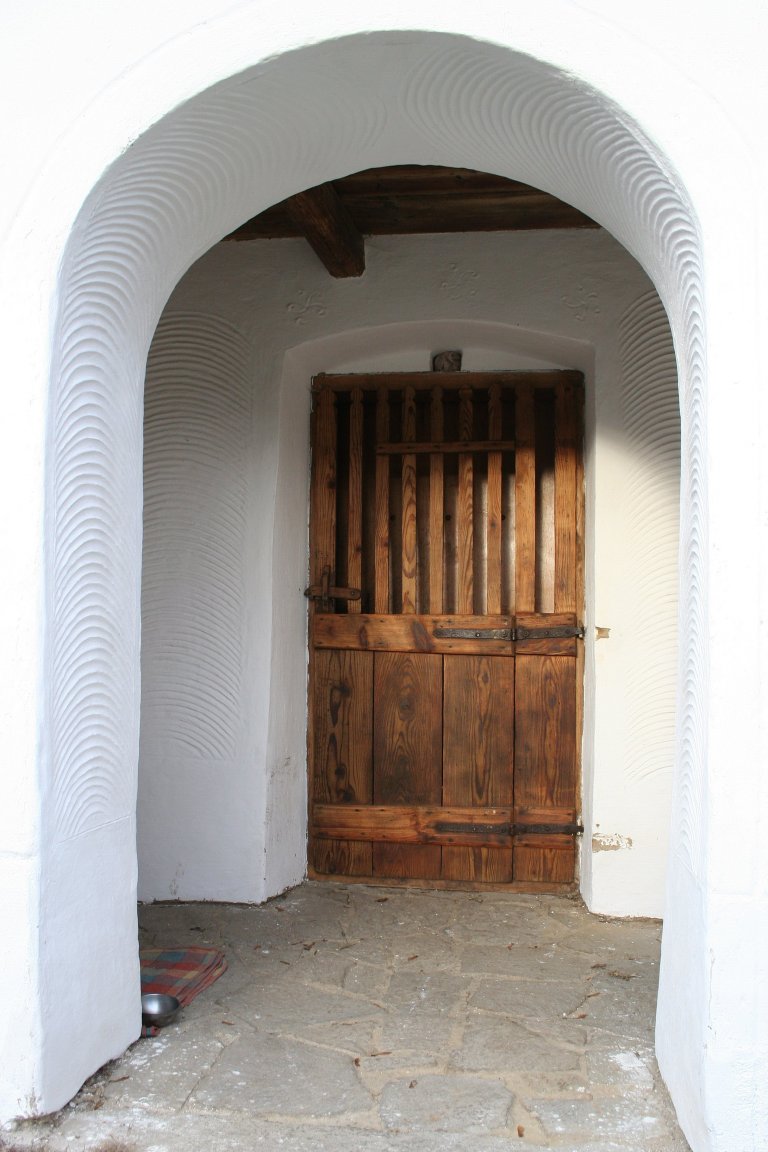 Rekonstrukce památky lidové architektury u Vyškova. Dům je postaven z nepálených cihel, omítnutý z exteriéru i interiéru hliněnou omítkua opatřený prodyšným…