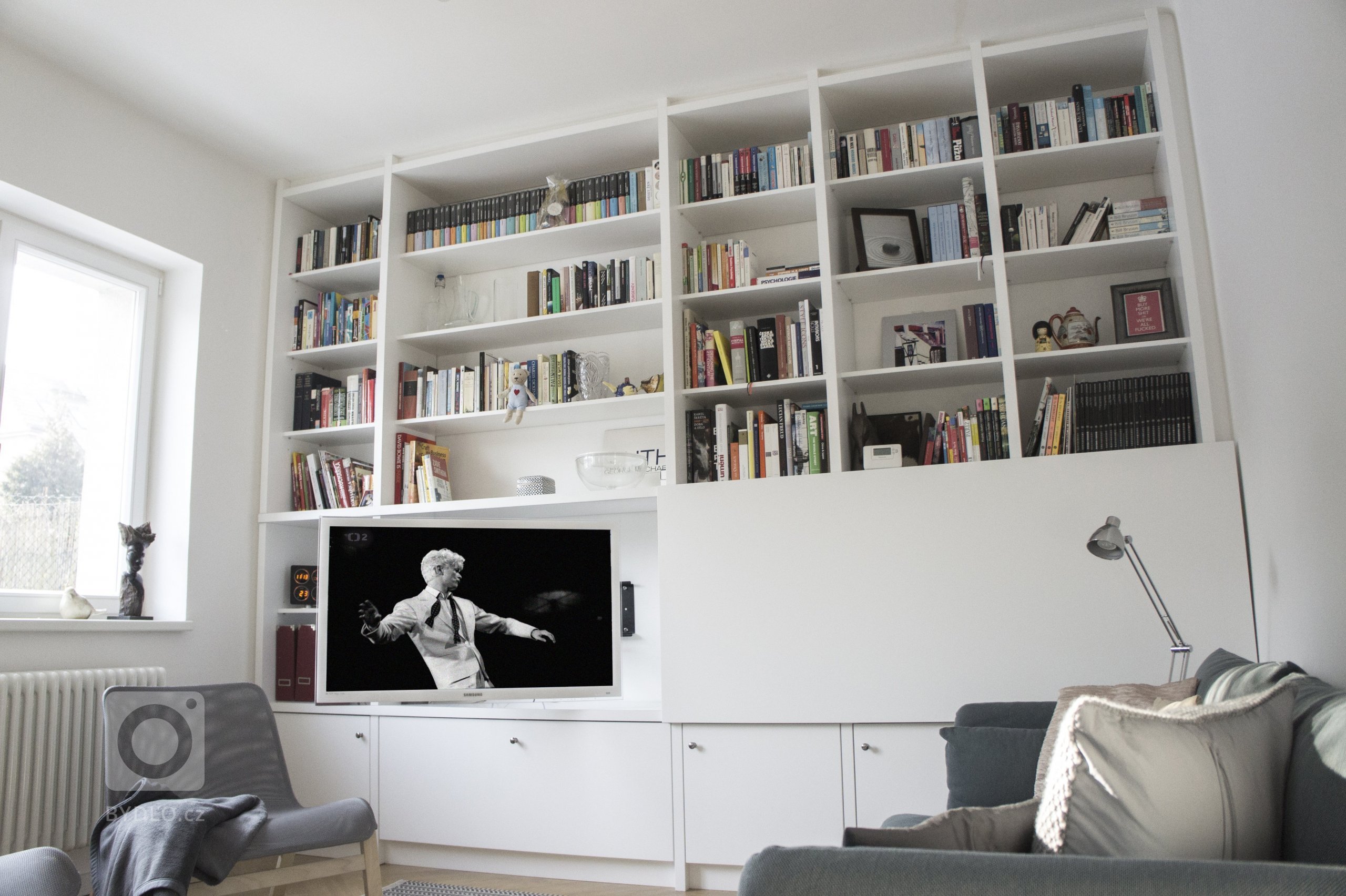 Návrh a realizace truhlářského vybavení v obytném prostoru řadového domu.
