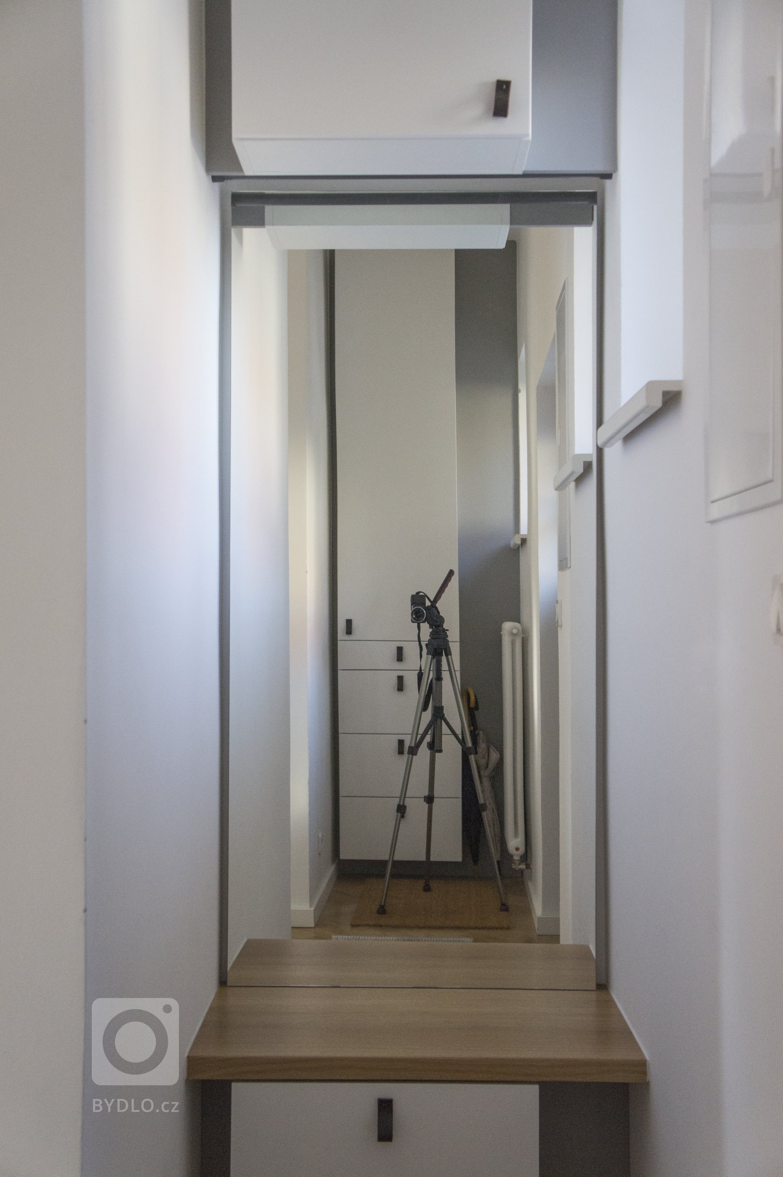 Návrh a realizace truhlářského vybavení v obytném prostoru řadového domu.
