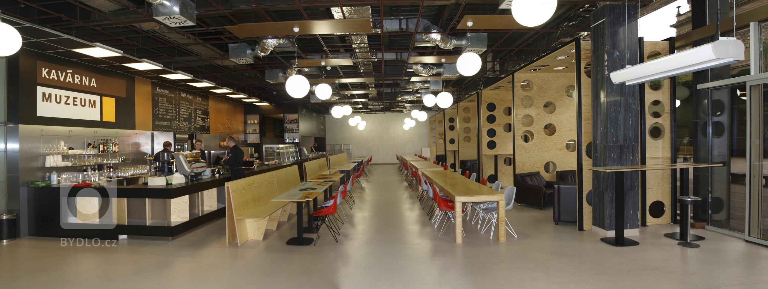 Realizace kavárny a kantýny v&nbsp;památkově chráněné stavbě bývalého sídla Pražské burzy a Federálního shromáždění. Dnes v&nbsp;nové budově Národního Muzea.…