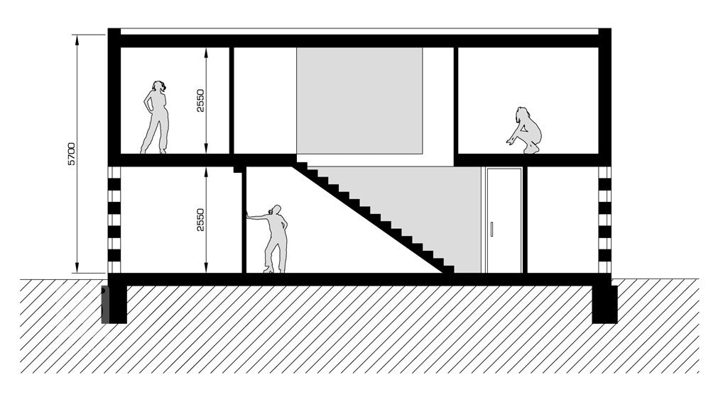 Jednoduchý rodinný dům je vytvořen z několika standartizovaných modulů. Základní modul 3x3m je akcentován na fasádě a tvoří řád, který je na několika místech…