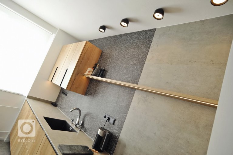 add picture to album