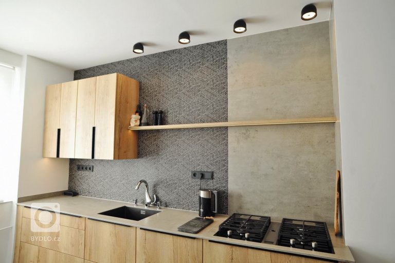 add picture to album