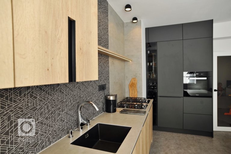 add picture to album