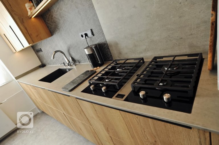 add picture to album