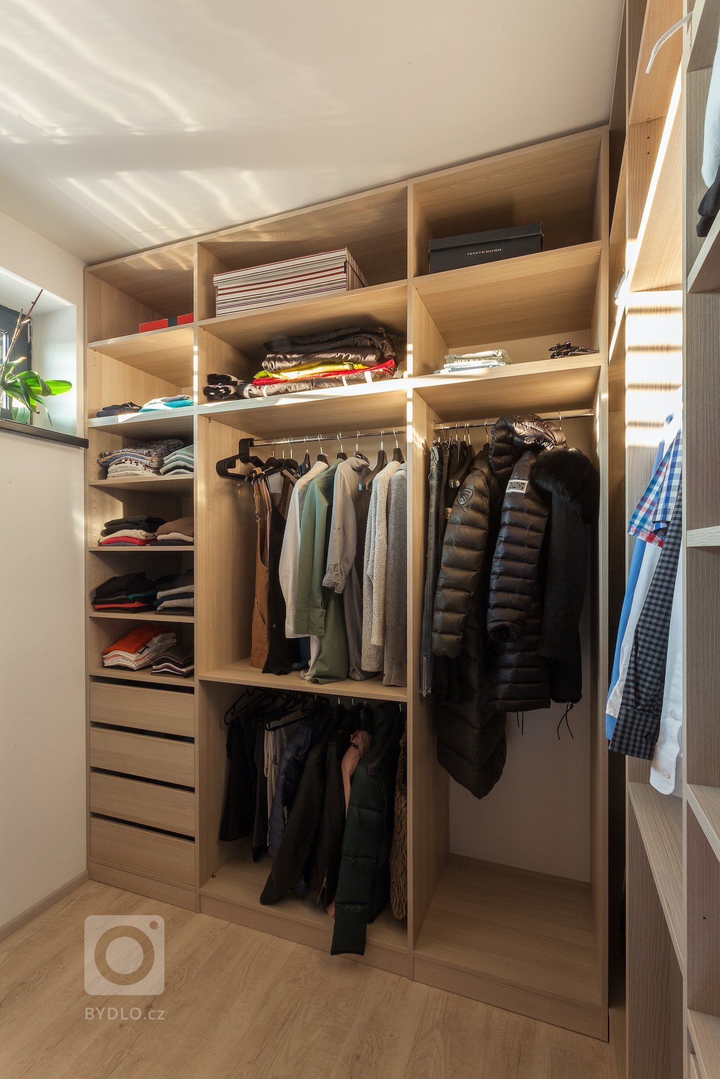 Přinášíme nahlédnutí do dalšího interiéru realizovaného naší společností. Pro věrného zákazníka jsme navrhli a realizovali již druhý interiér
