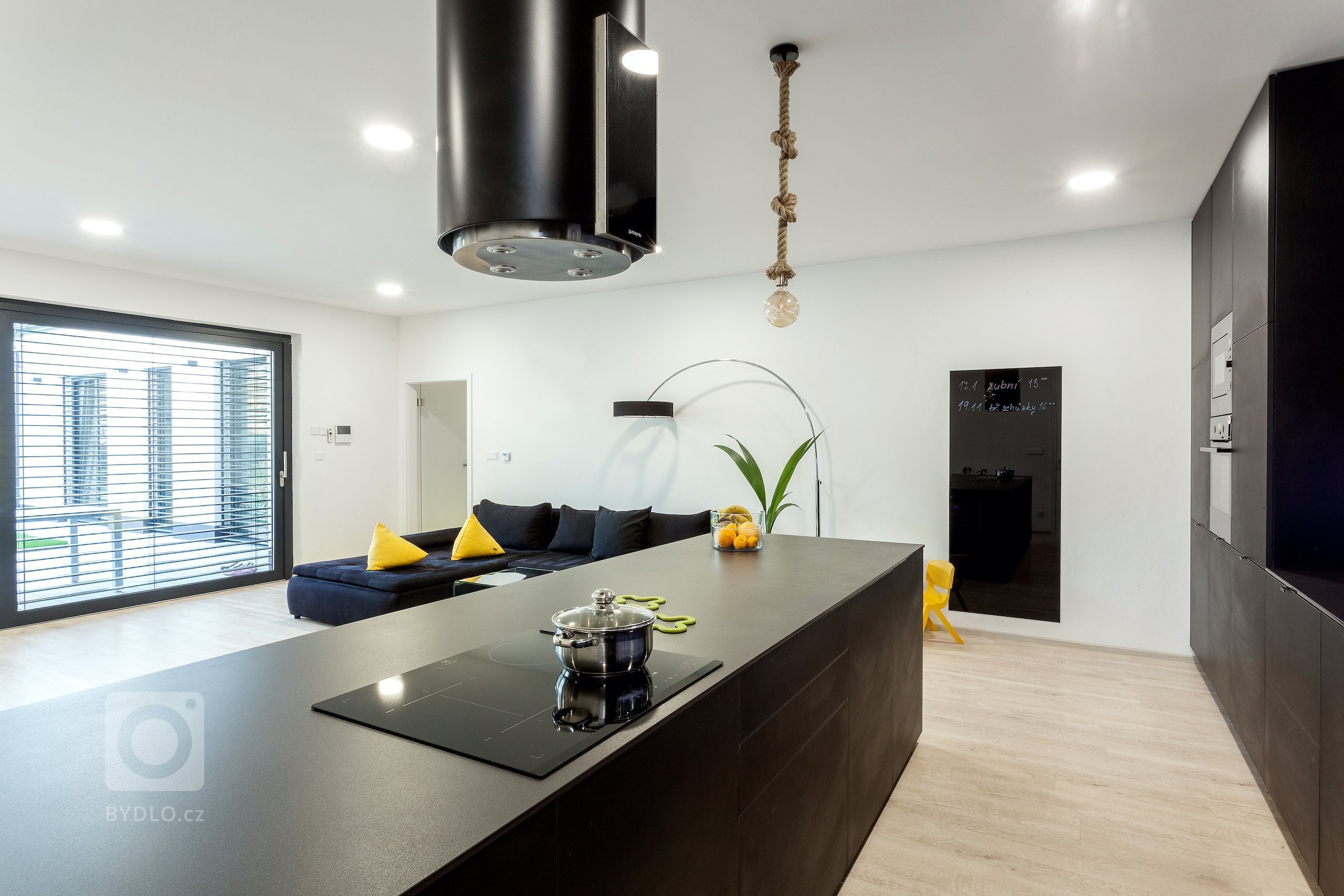 Přinášíme nahlédnutí do dalšího interiéru realizovaného naší společností. Pro věrného zákazníka jsme navrhli a realizovali již druhý interiér
