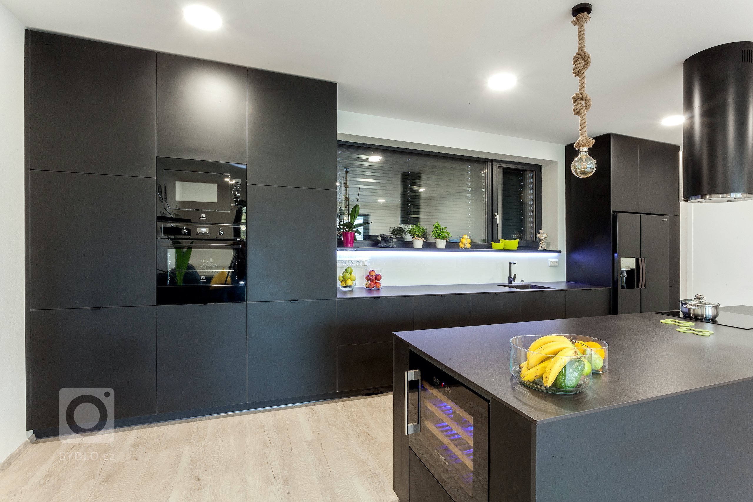 Přinášíme nahlédnutí do dalšího interiéru realizovaného naší společností. Pro věrného zákazníka jsme navrhli a realizovali již druhý interiér
