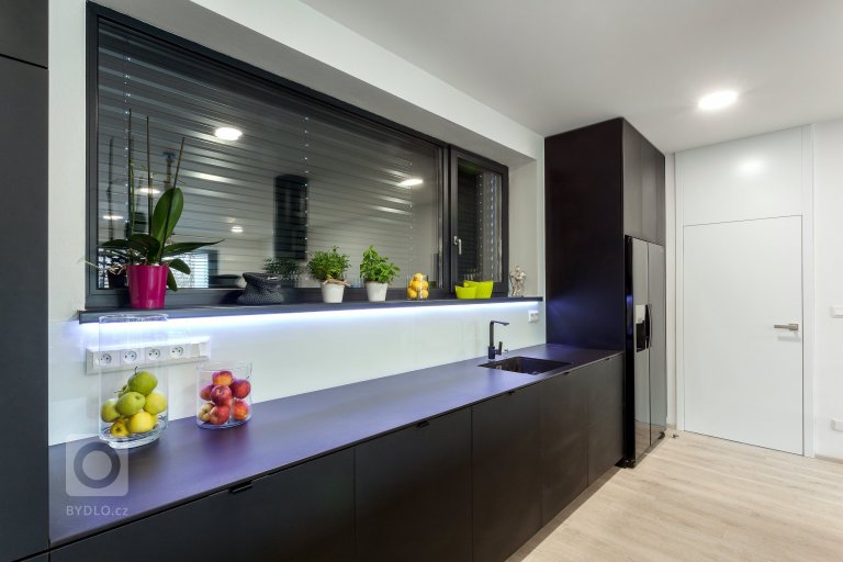 add picture to album